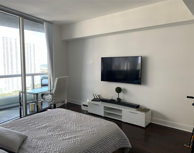 495 Brickell Avenue - Photo Thumbnail 8