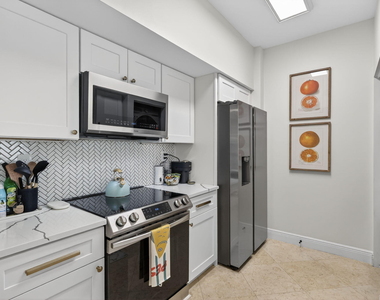 675 Nw Flagler Avenue - Photo Thumbnail 5