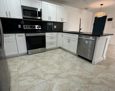5605 Sw 24th Avenue - Photo Thumbnail 6
