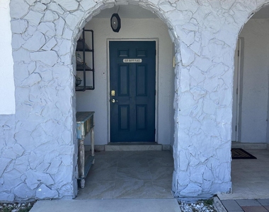 5605 Sw 24th Avenue - Photo Thumbnail 2