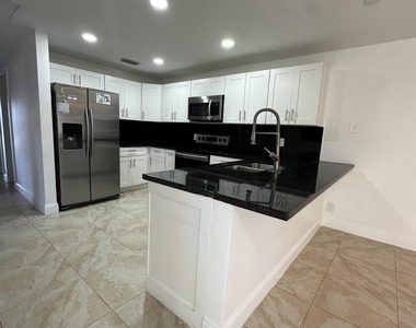 5605 Sw 24th Avenue - Photo Thumbnail 8