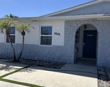 5605 Sw 24th Avenue - Photo Thumbnail 3