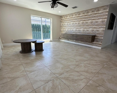 5605 Sw 24th Avenue - Photo Thumbnail 5