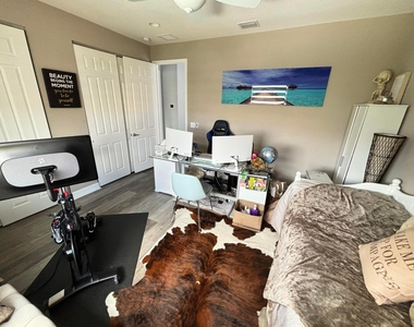 8219 Calabria Lakes Drive - Photo Thumbnail 76