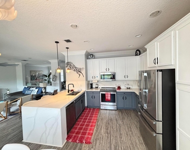 8219 Calabria Lakes Drive - Photo Thumbnail 25