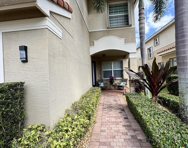 8219 Calabria Lakes Drive - Photo Thumbnail 2