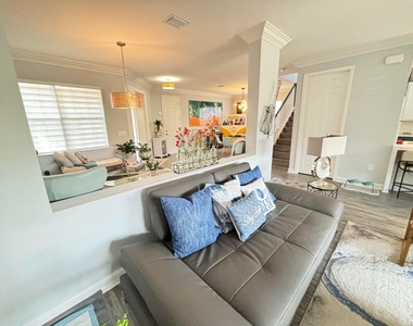 8219 Calabria Lakes Drive - Photo Thumbnail 39