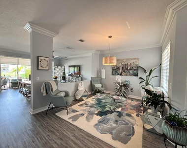 8219 Calabria Lakes Drive - Photo Thumbnail 13