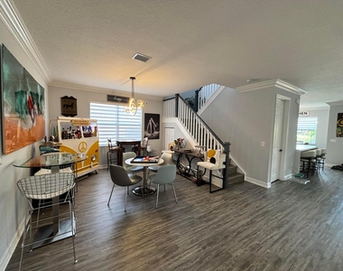 8219 Calabria Lakes Drive - Photo Thumbnail 11