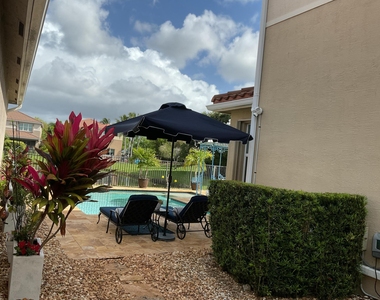 8219 Calabria Lakes Drive - Photo Thumbnail 7