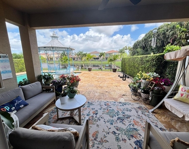 8219 Calabria Lakes Drive - Photo Thumbnail 6