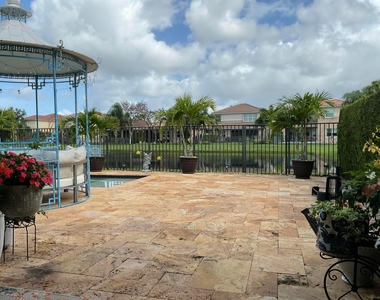 8219 Calabria Lakes Drive - Photo Thumbnail 89