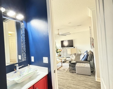 8219 Calabria Lakes Drive - Photo Thumbnail 44