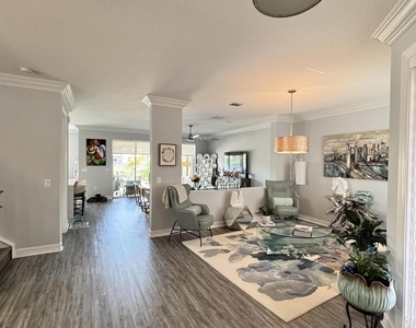 8219 Calabria Lakes Drive - Photo Thumbnail 10
