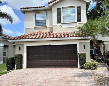 8219 Calabria Lakes Drive - Photo Thumbnail 85