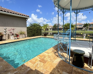 8219 Calabria Lakes Drive - Photo Thumbnail 30
