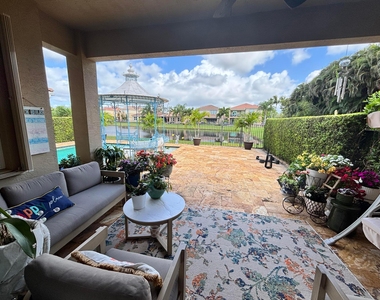 8219 Calabria Lakes Drive - Photo Thumbnail 23