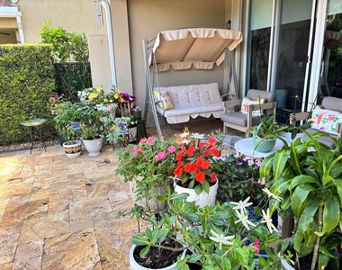 8219 Calabria Lakes Drive - Photo Thumbnail 93