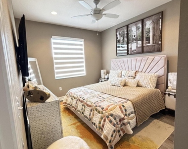 8219 Calabria Lakes Drive - Photo Thumbnail 54