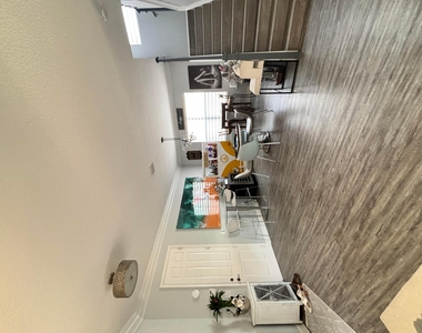 8219 Calabria Lakes Drive - Photo Thumbnail 15