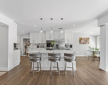 2625 Ne 27th Way - Photo Thumbnail 5