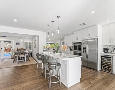 2625 Ne 27th Way - Photo Thumbnail 3