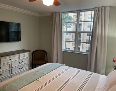 1801 N Flagler Drive - Photo Thumbnail 10