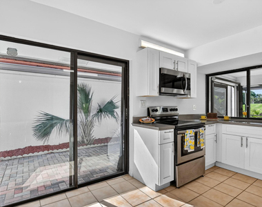 661 Hollows Circle - Photo Thumbnail 8