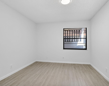 661 Hollows Circle - Photo Thumbnail 32