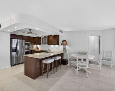 2800 N Ocean Drive - Photo Thumbnail 4