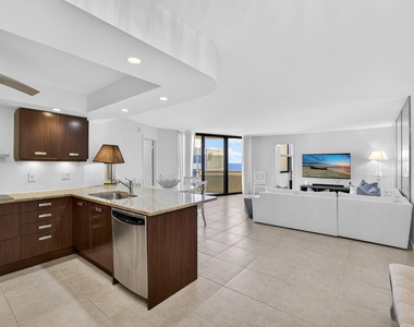 2800 N Ocean Drive - Photo Thumbnail 3
