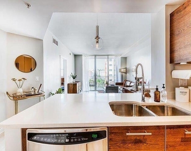 480 Hibiscus Street - Photo Thumbnail 15