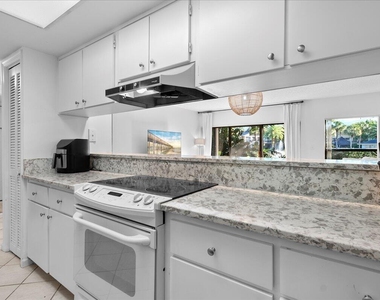 11863 Wimbledon Circle - Photo Thumbnail 4
