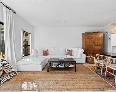 11863 Wimbledon Circle - Photo Thumbnail 8
