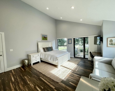 11863 Wimbledon Circle - Photo Thumbnail 2