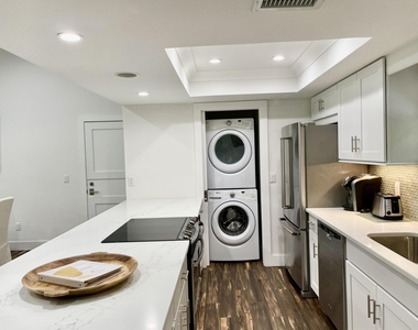 11863 Wimbledon Circle - Photo Thumbnail 2