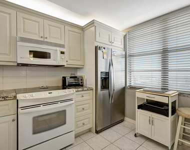 840 Ocean Drive - Photo Thumbnail 14