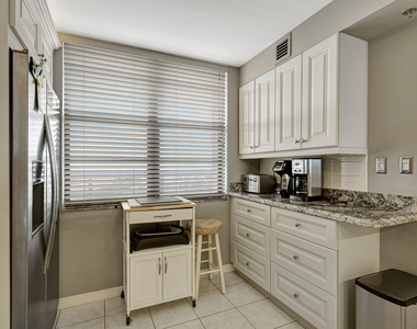 840 Ocean Drive - Photo Thumbnail 15