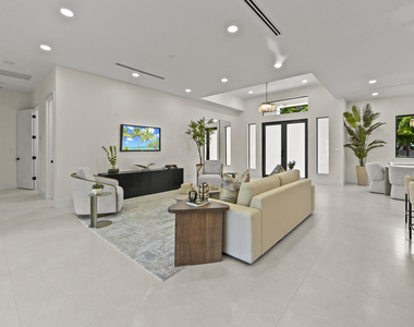 621 Nw 42nd Avenue - Photo Thumbnail 8