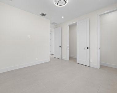 621 Nw 42nd Avenue - Photo Thumbnail 18