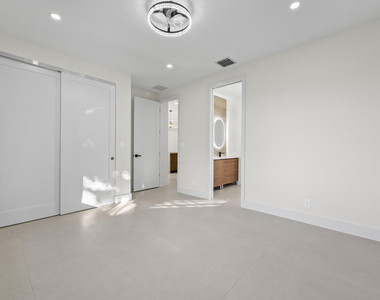 621 Nw 42nd Avenue - Photo Thumbnail 28