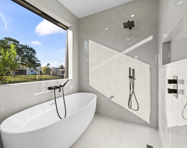 621 Nw 42nd Avenue - Photo Thumbnail 37