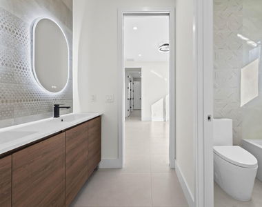 621 Nw 42nd Avenue - Photo Thumbnail 24