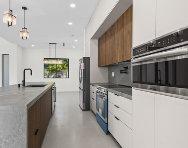 621 Nw 42nd Avenue - Photo Thumbnail 10