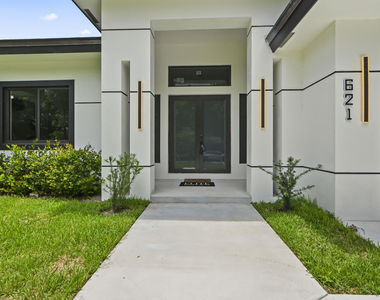 621 Nw 42nd Avenue - Photo Thumbnail 3