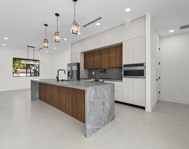 621 Nw 42nd Avenue - Photo Thumbnail 9