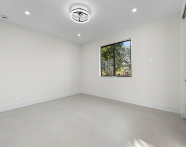 621 Nw 42nd Avenue - Photo Thumbnail 27