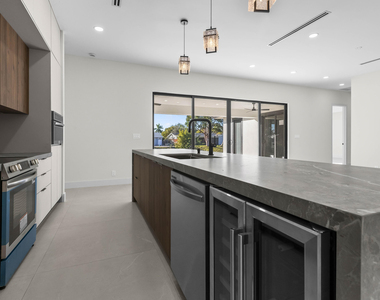 621 Nw 42nd Avenue - Photo Thumbnail 11