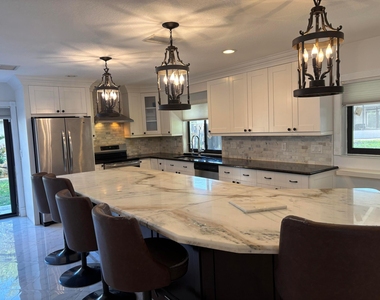 2199 Charleston - Photo Thumbnail 3