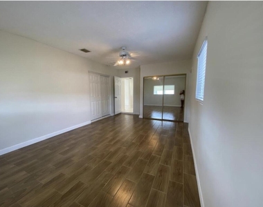 1230 Se 14th Drive - Photo Thumbnail 17